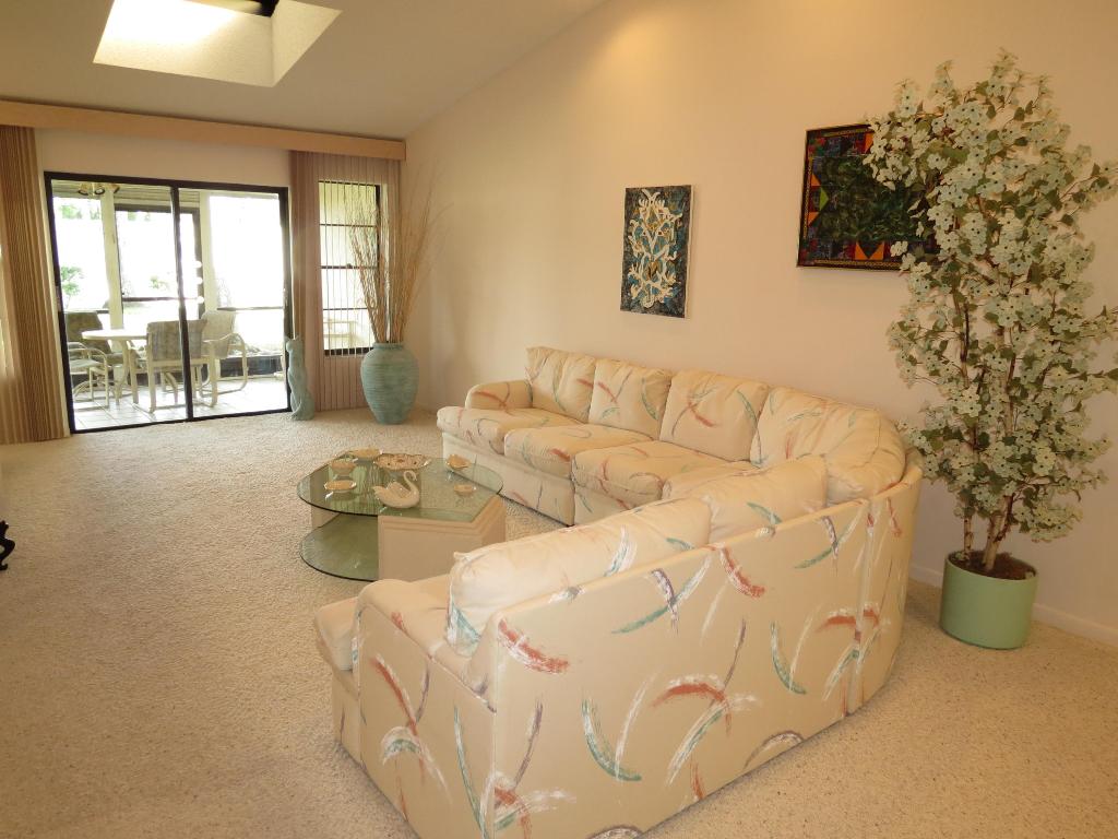 Palm Chase Lakes - Residential