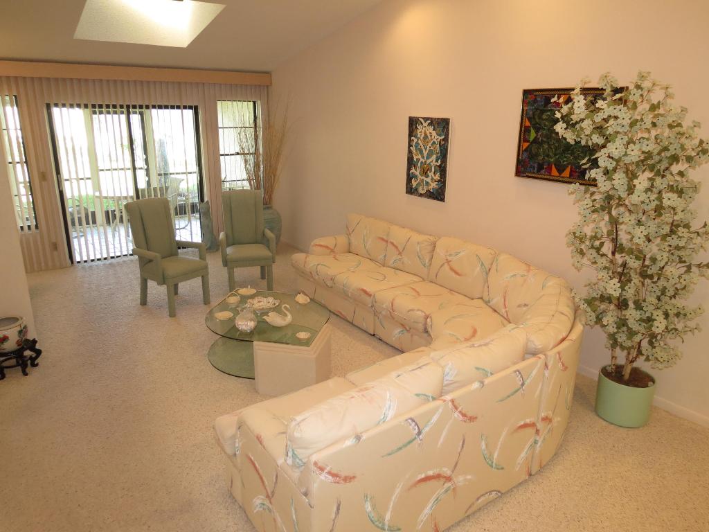 Palm Chase Lakes - Residential