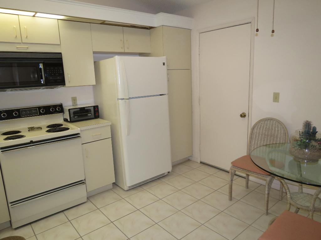 Palm Chase Lakes - Residential