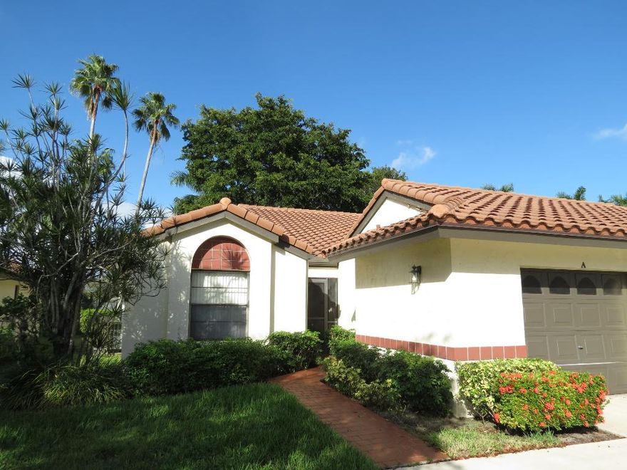 Move Right In! This delightful villa in desirable Palm Chase Lakes is available furnished if you like! Home features open floor plan with Cathedral ceilings, extensive high-hats (recessed lighting), newer roof, skylights and lovely landscaping. Enjoy the idyllic setting on your oversized patio! Convertible 3rd bedroom is used as a den/study/guest room. This highly desirable active community features wide-open landscaped outdoor spaces with walking/biking trails, an active clubhouse, tennis & beautiful resort pool. They don't make communities like this anymore! Close to worship.