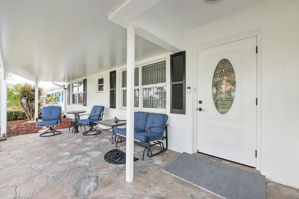 Photo of 1810 SW 18th Street, Boynton Beach, FL 33426 (MLS # B26013173)