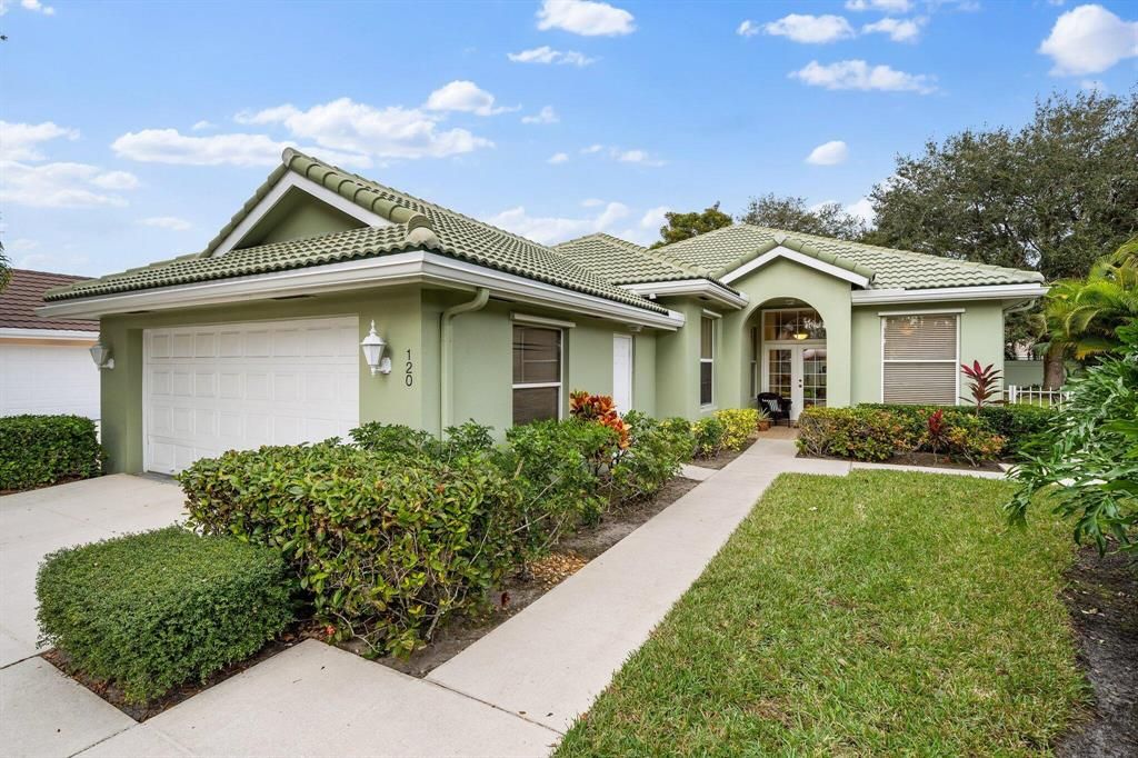 Photo of 120 E Hampton Way, Jupiter, FL 33458 (MLS # R10772828)
