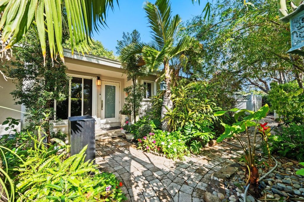 Photo of 1617 Poinsettia Drive, Fort Lauderdale, FL 33305 (MLS # F10546394)