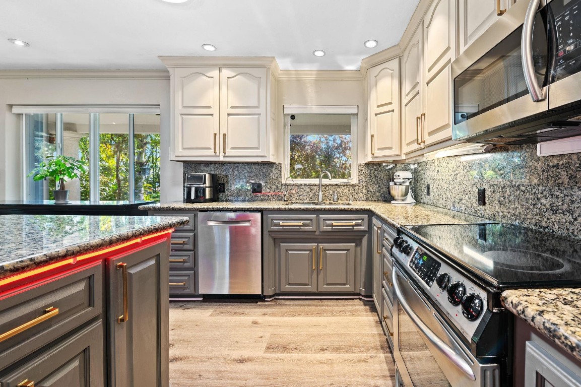 POINSETTIA HEIGHTS RIVER ADD - Residential