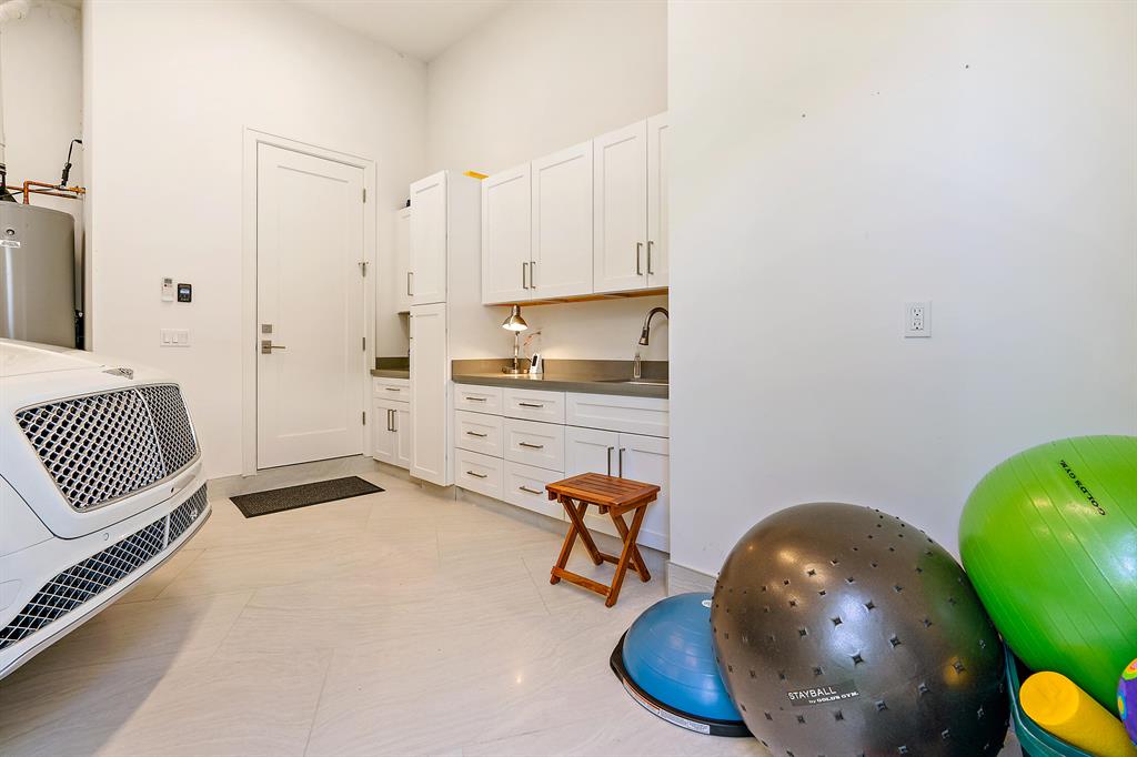 PINE POINT - Residential