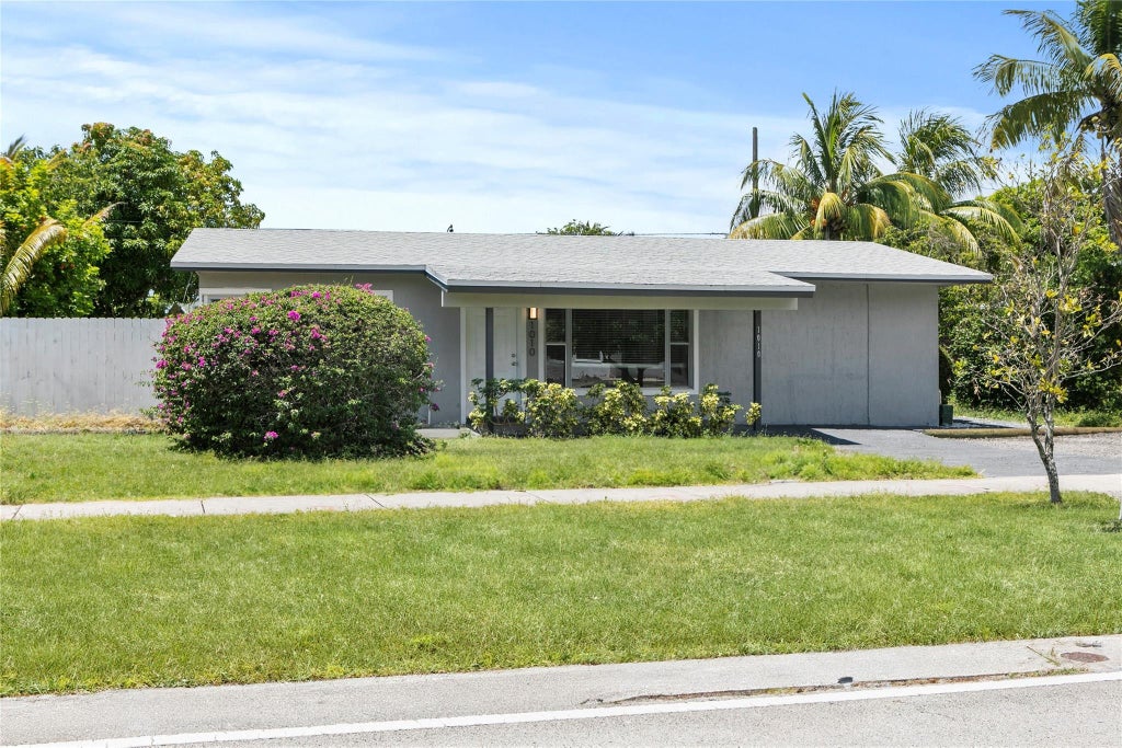 Photo of 1010 NE 24TH Street, Pompano Beach, FL 33064 (MLS # B26085377)