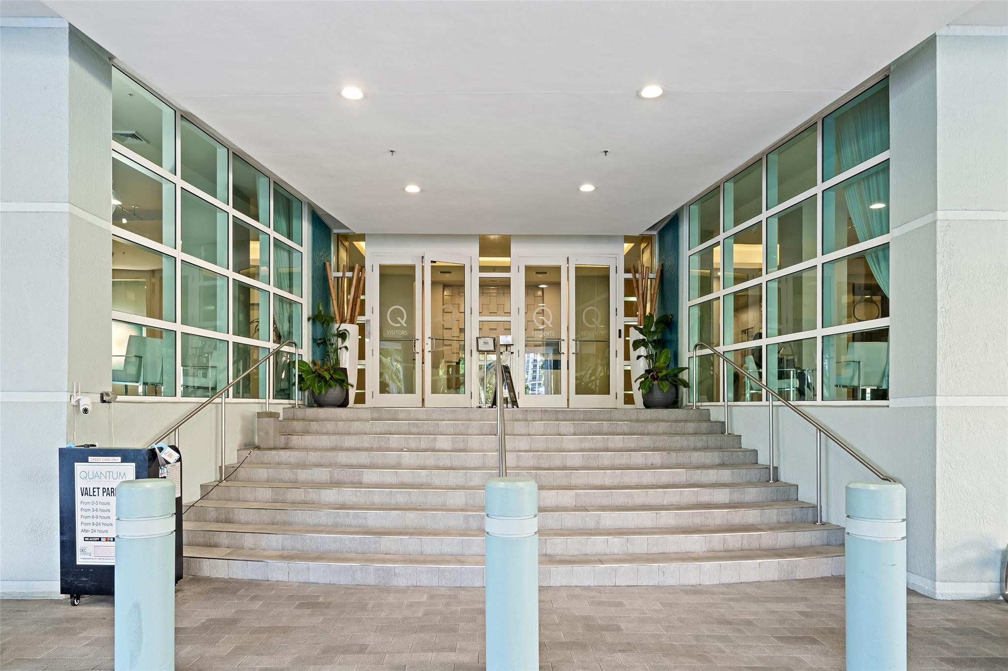 QUANTUM ON THE BAY - Residential