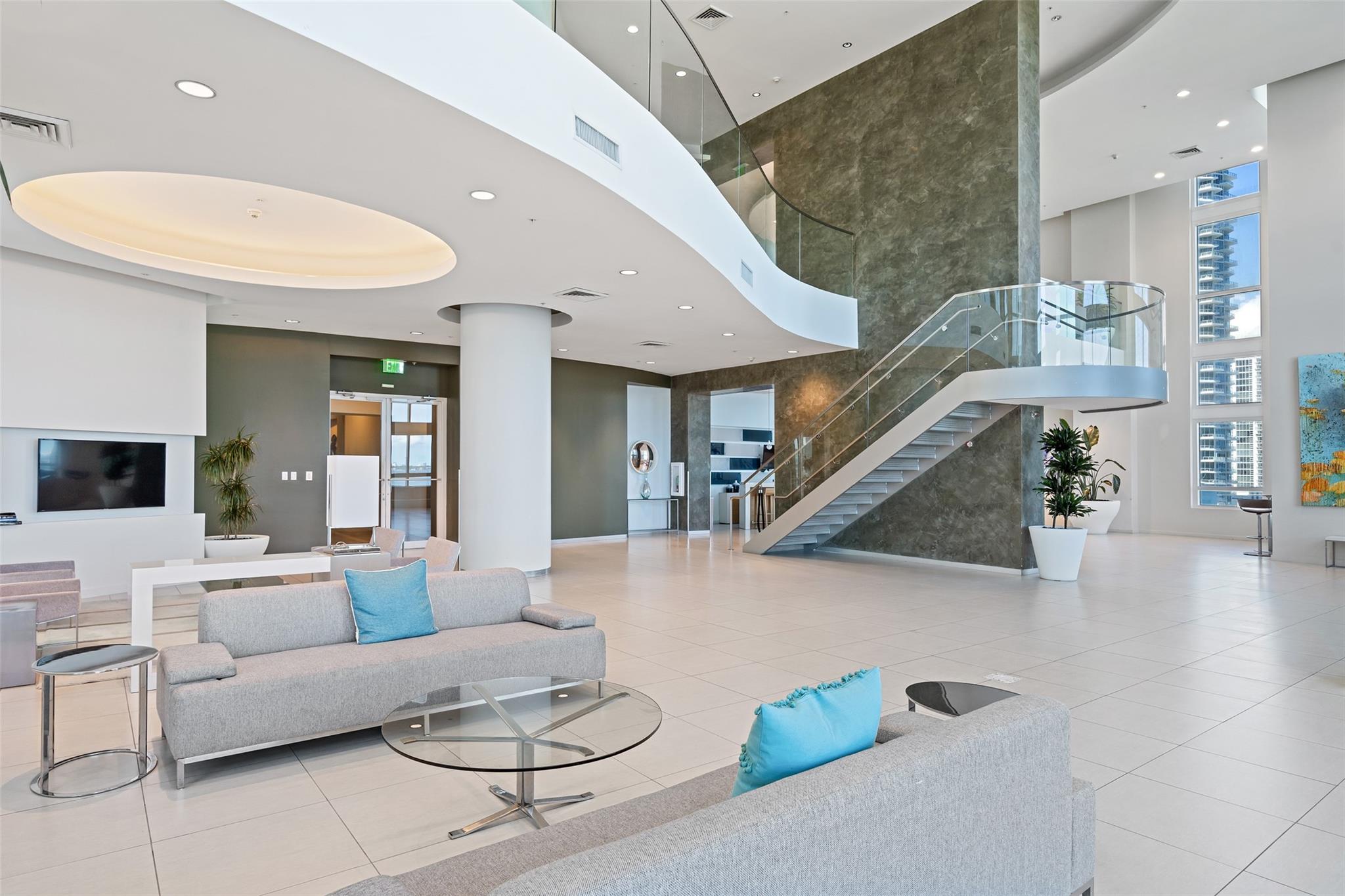 QUANTUM ON THE BAY - Residential