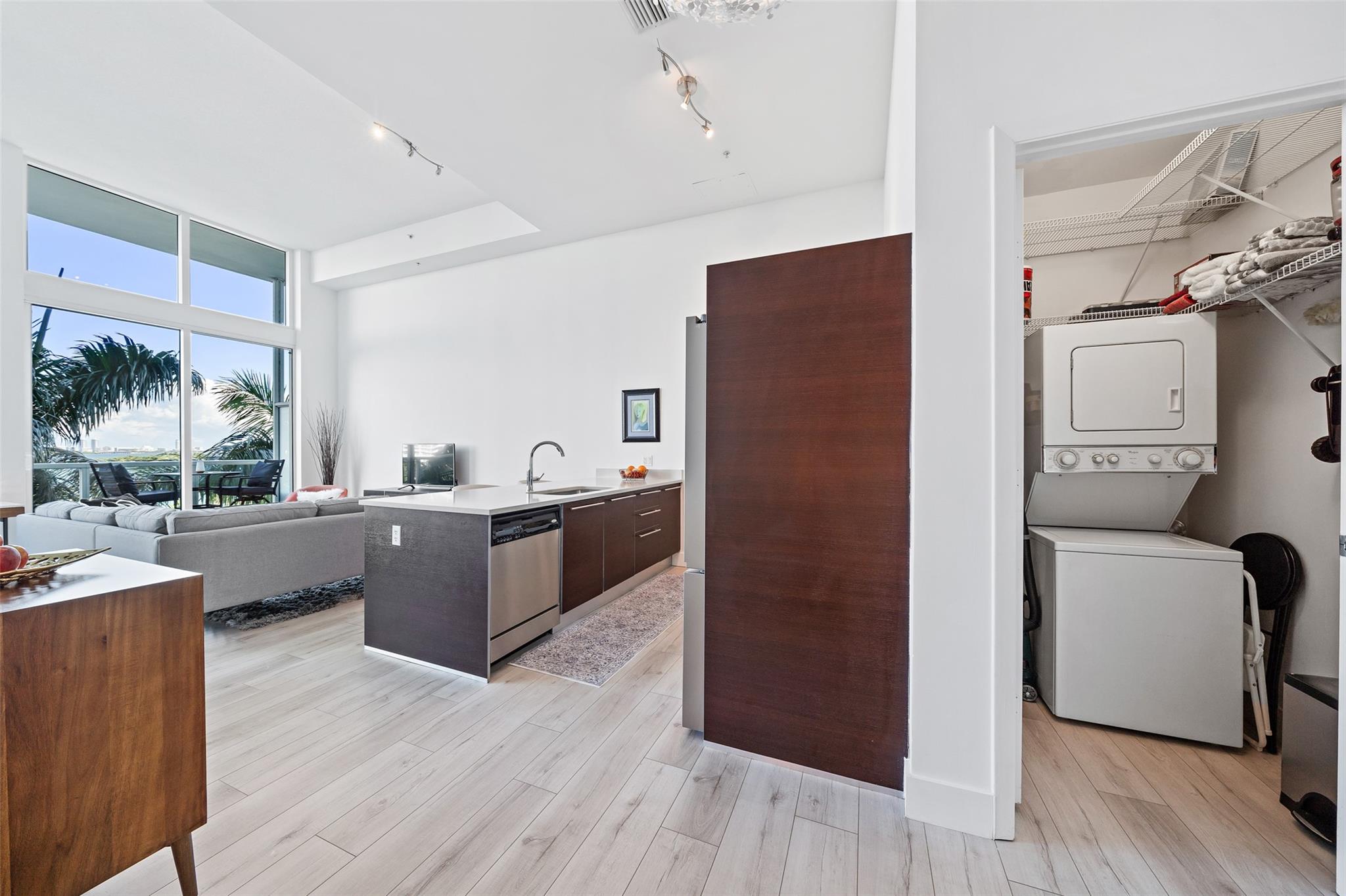 QUANTUM ON THE BAY - Residential