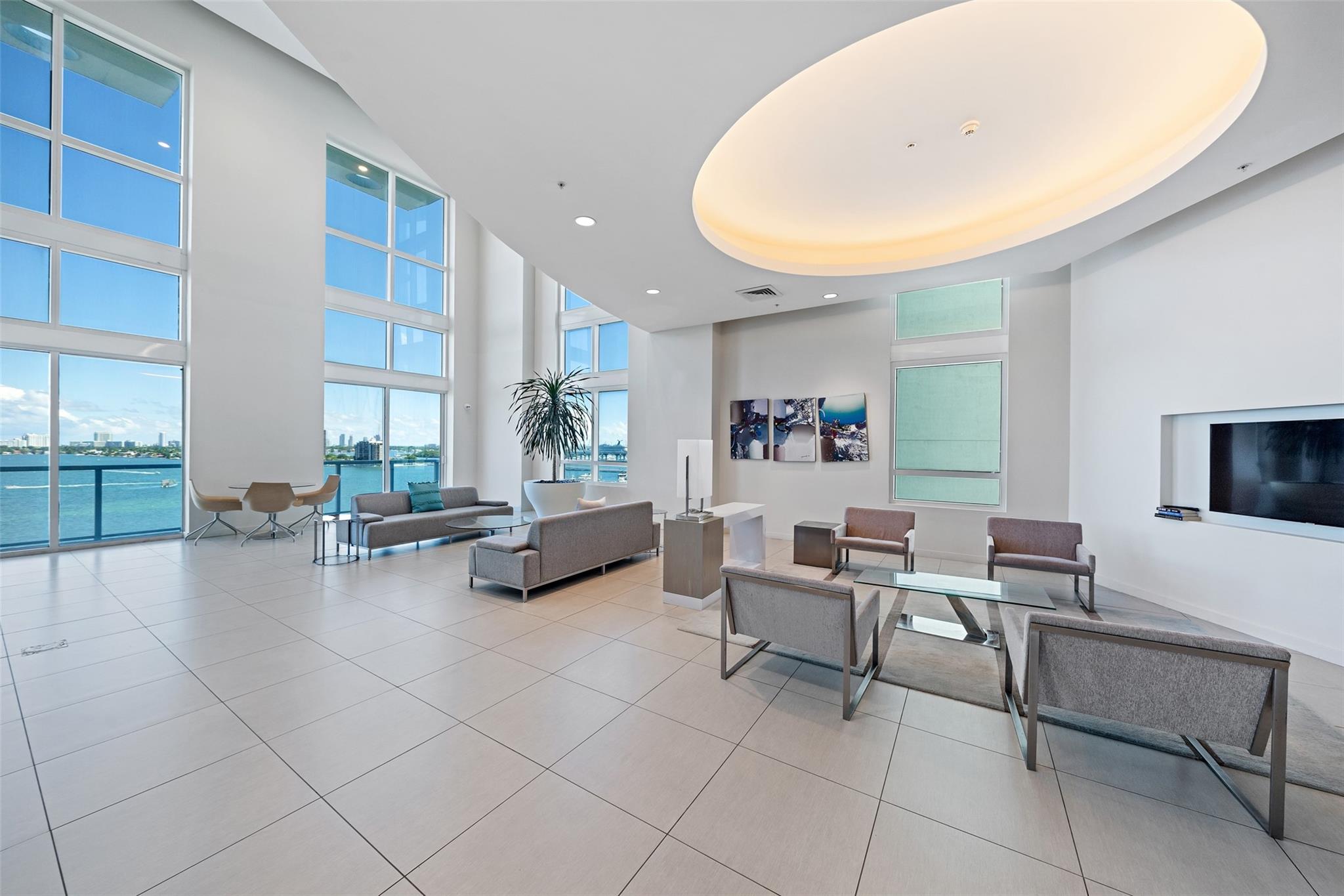 QUANTUM ON THE BAY - Residential