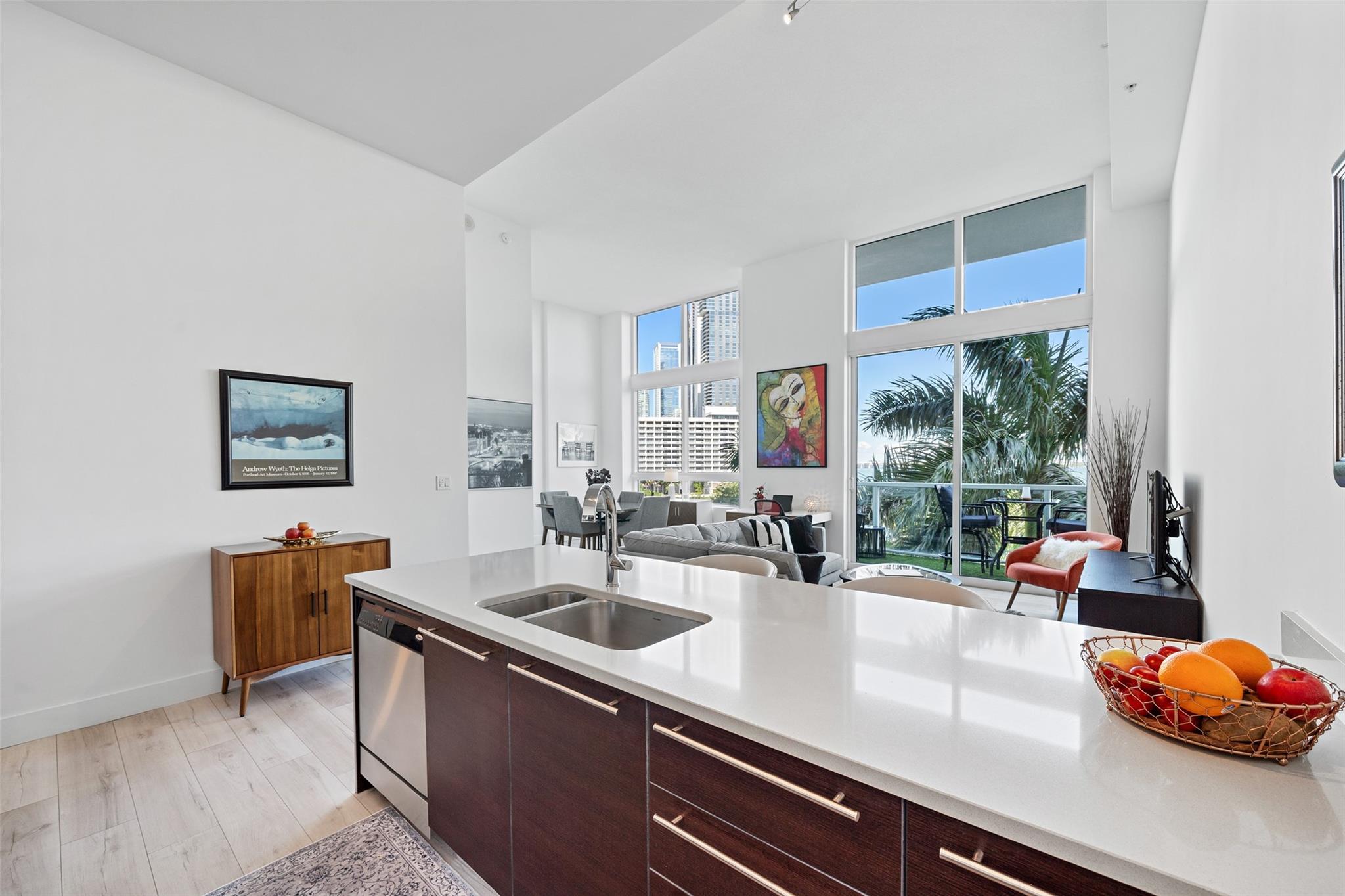 QUANTUM ON THE BAY - Residential