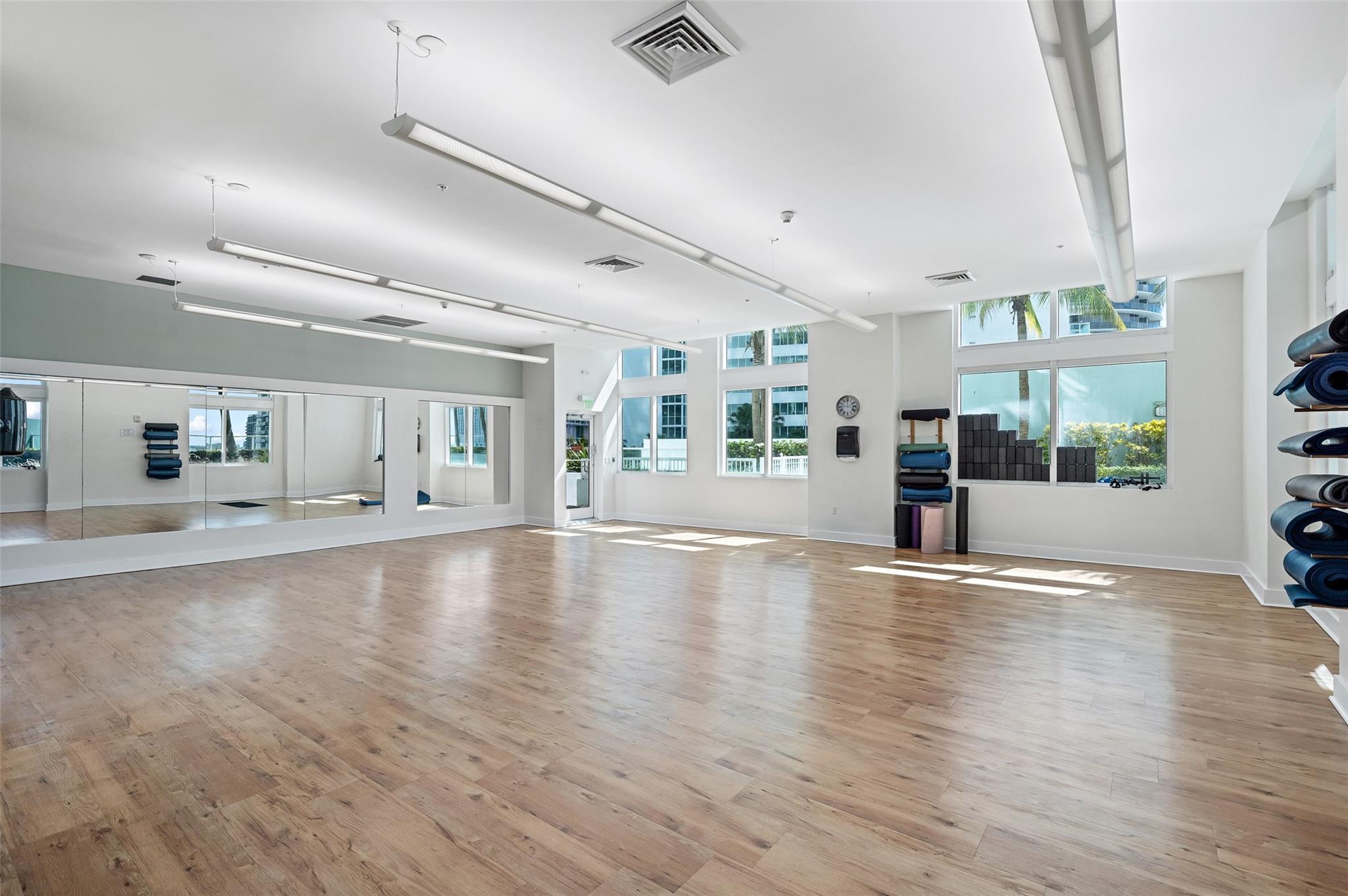 QUANTUM ON THE BAY - Residential