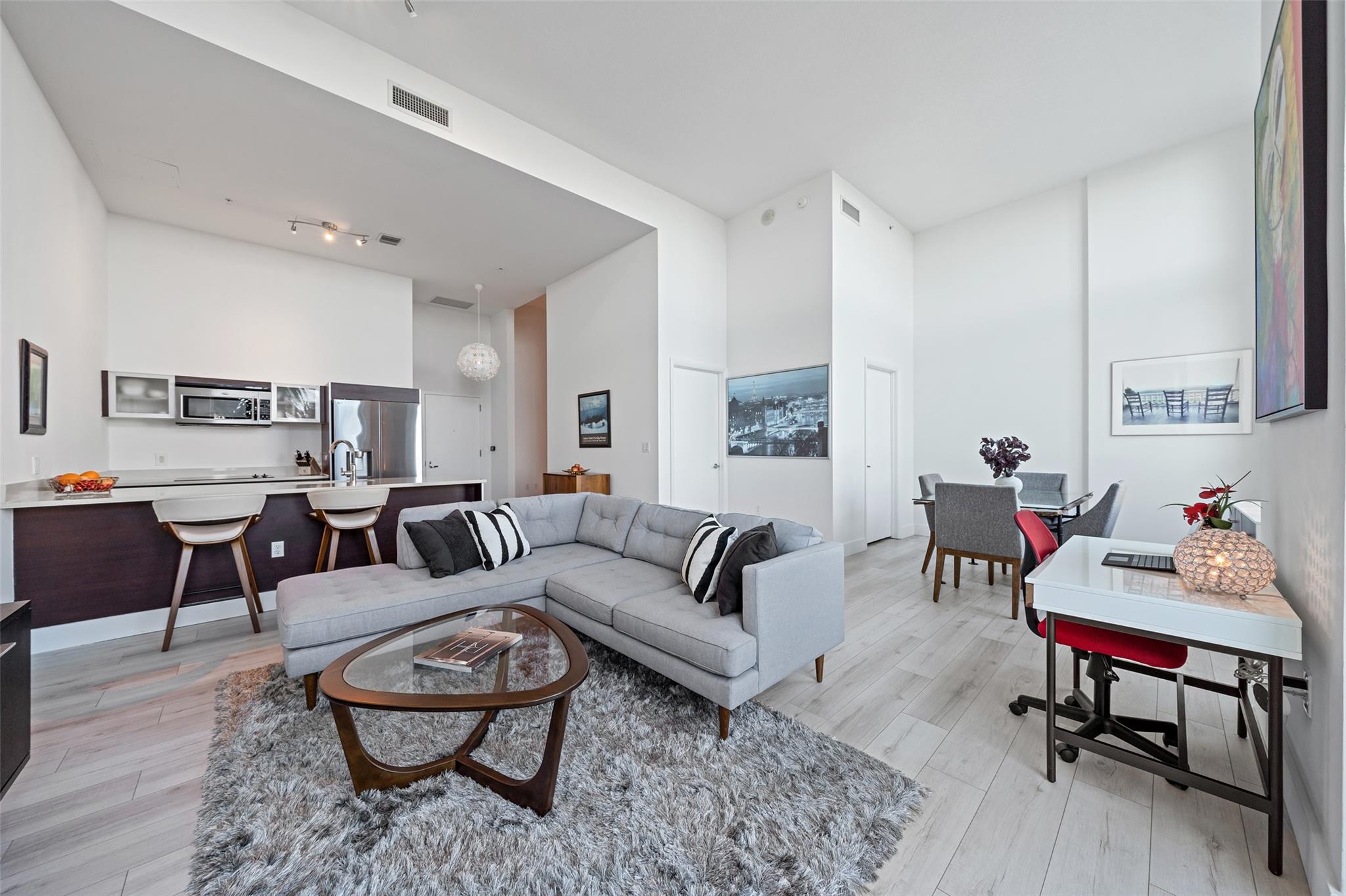 QUANTUM ON THE BAY - Residential