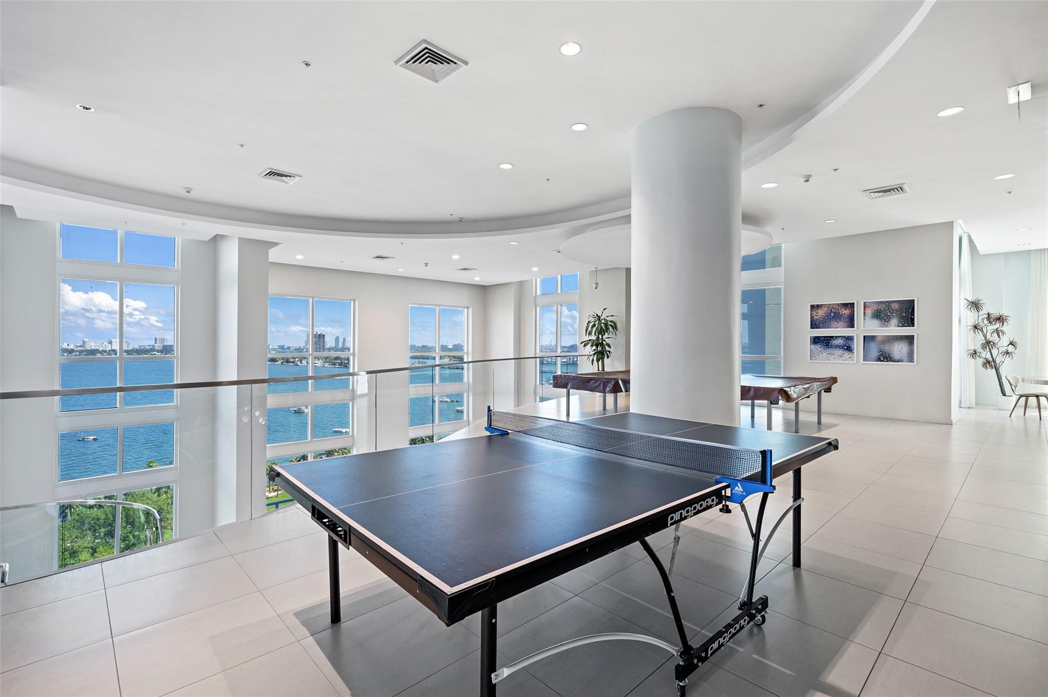 QUANTUM ON THE BAY - Residential