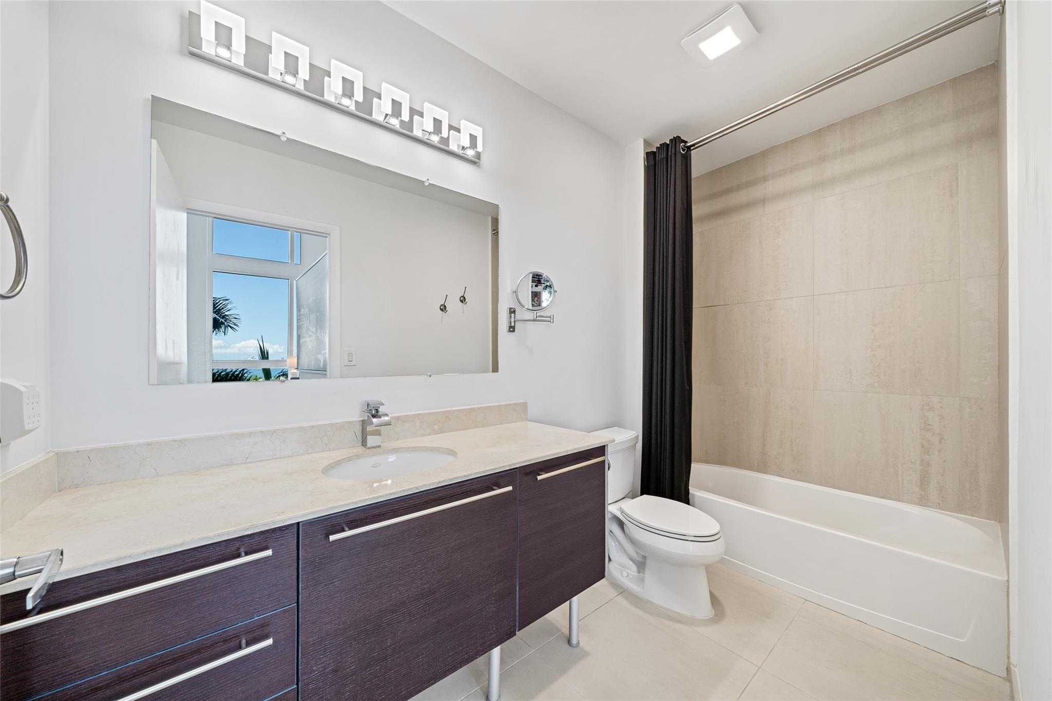 QUANTUM ON THE BAY - Residential