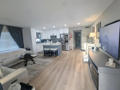 247 Bedford J, West Palm Beach, FL MLS: R11085255