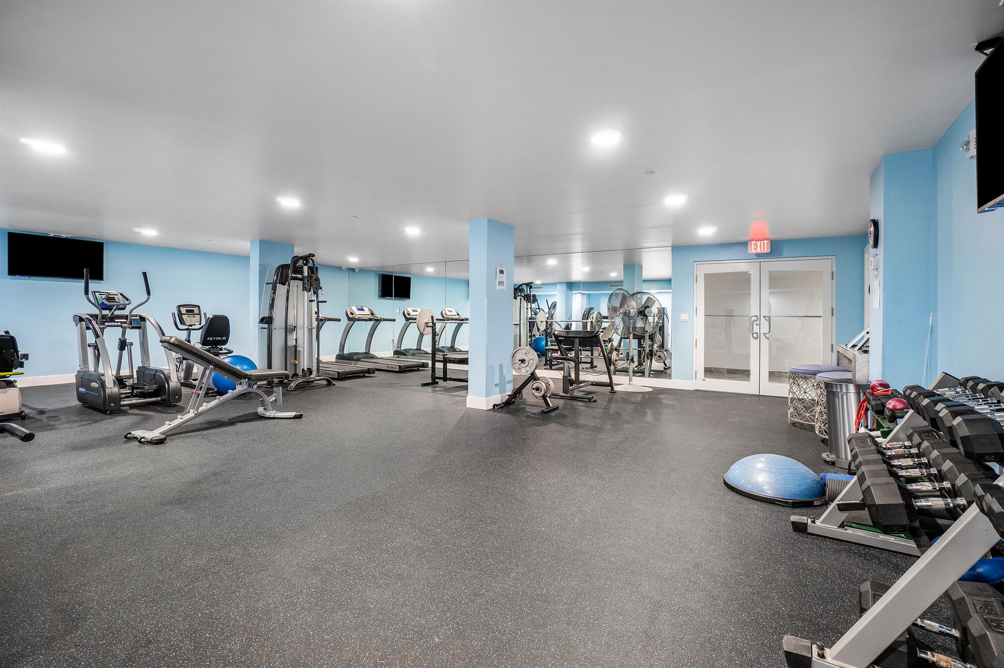 CARLYLE HOUSE CONDO - Residential