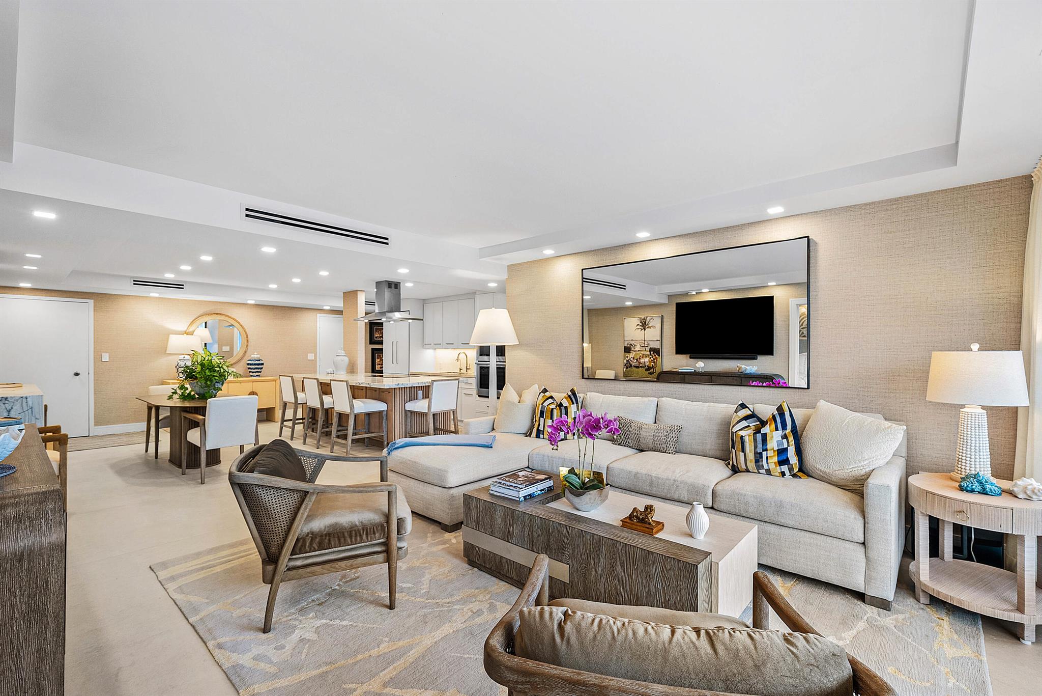 CARLYLE HOUSE CONDO - Residential