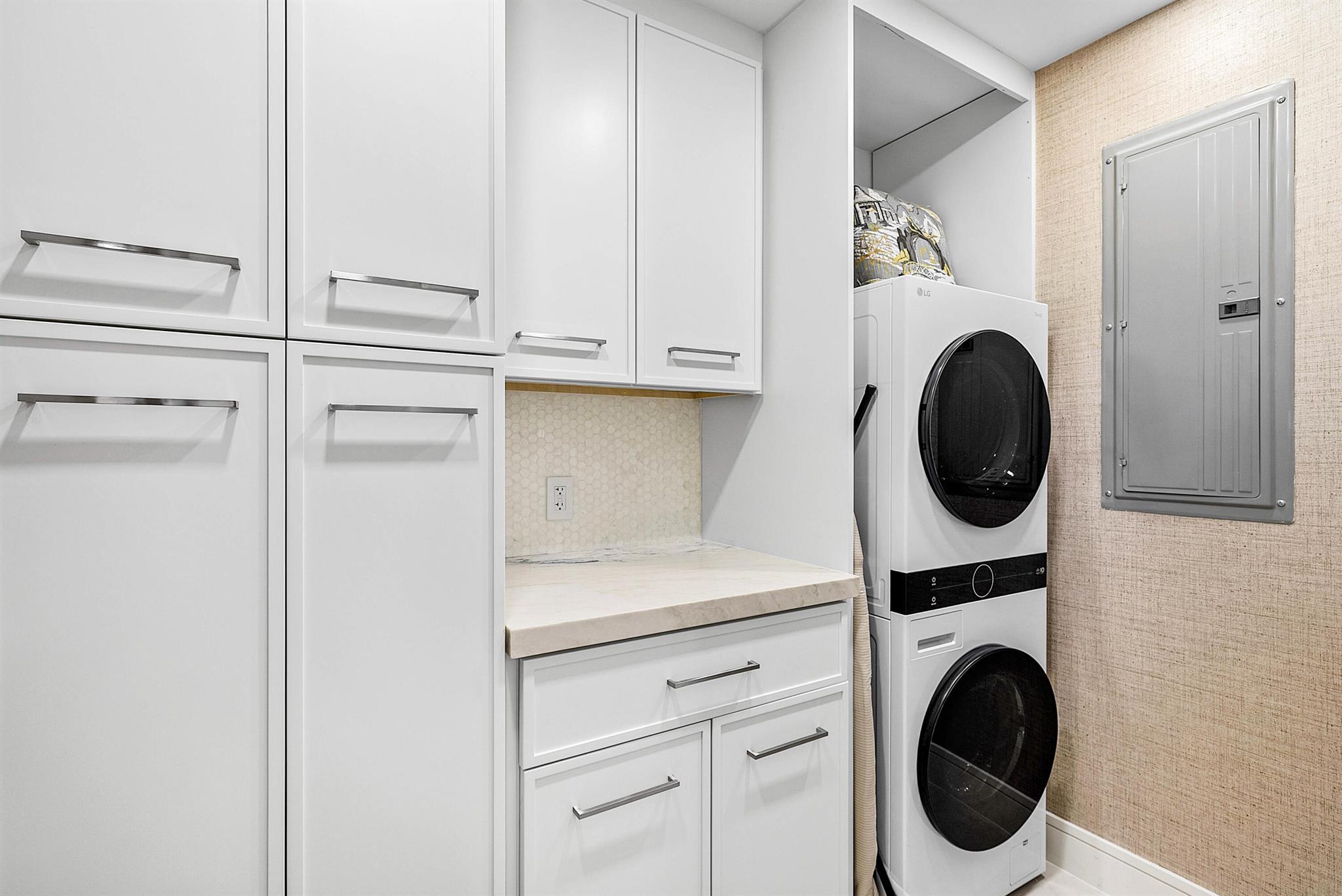 CARLYLE HOUSE CONDO - Residential