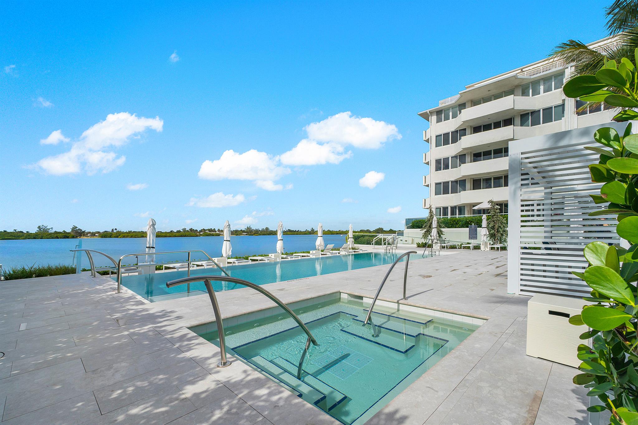 CARLYLE HOUSE CONDO - Residential