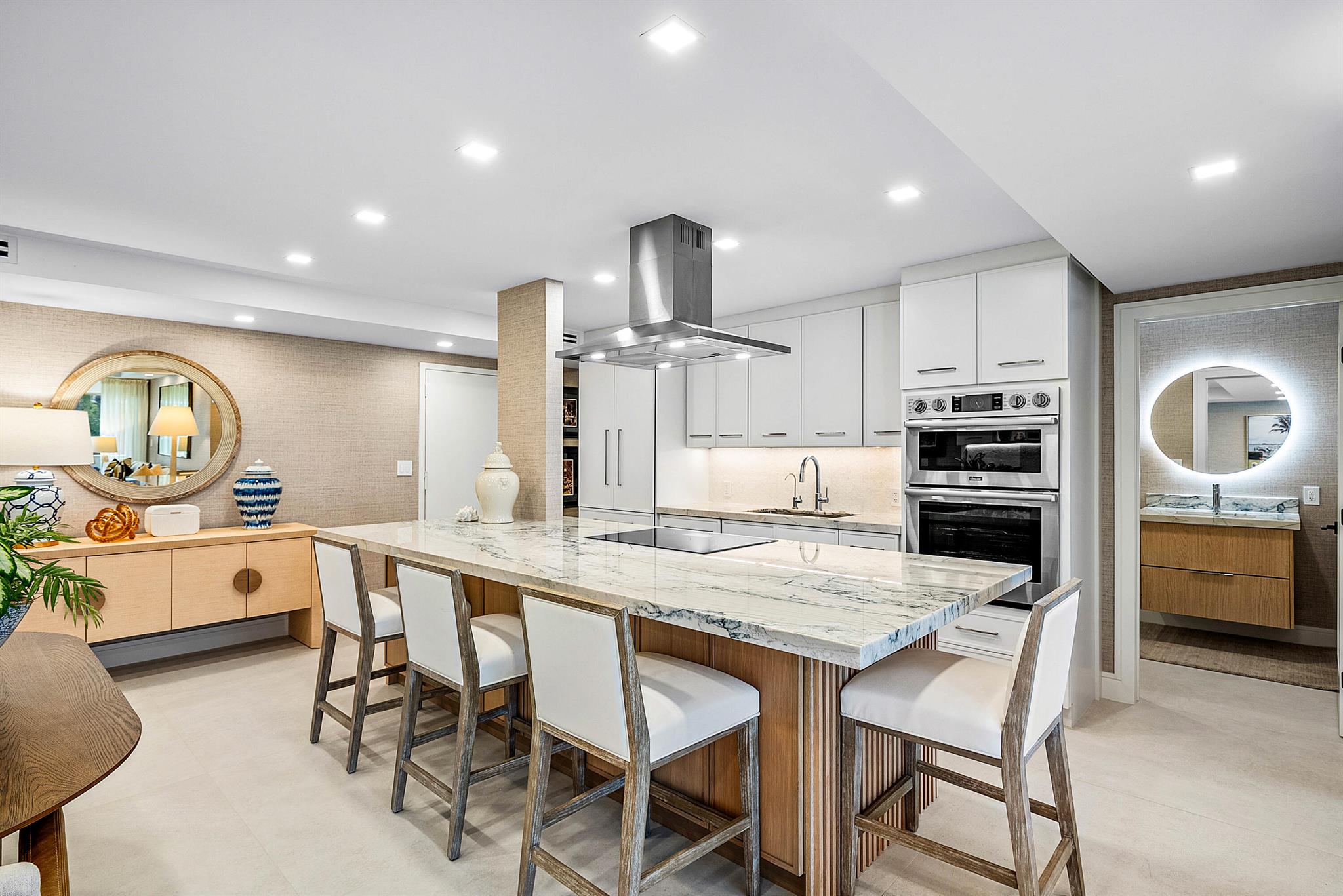 CARLYLE HOUSE CONDO - Residential