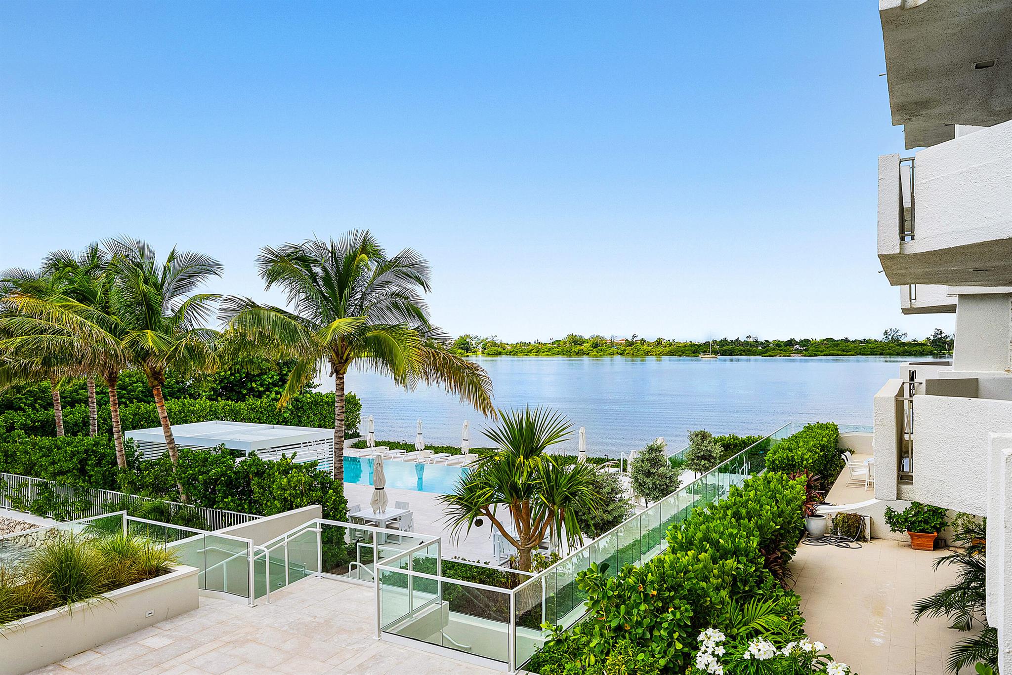 CARLYLE HOUSE CONDO - Residential