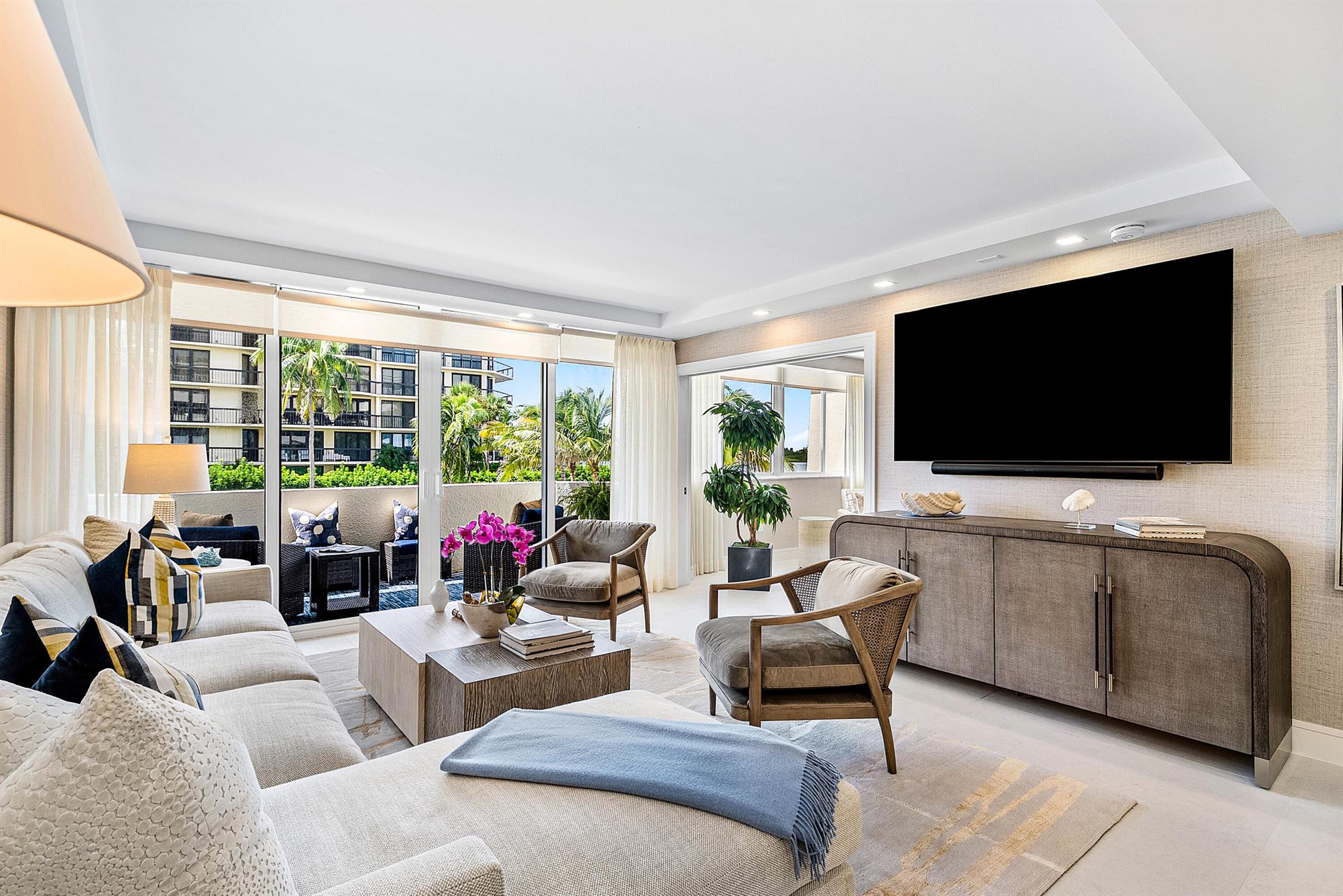 CARLYLE HOUSE CONDO - Residential