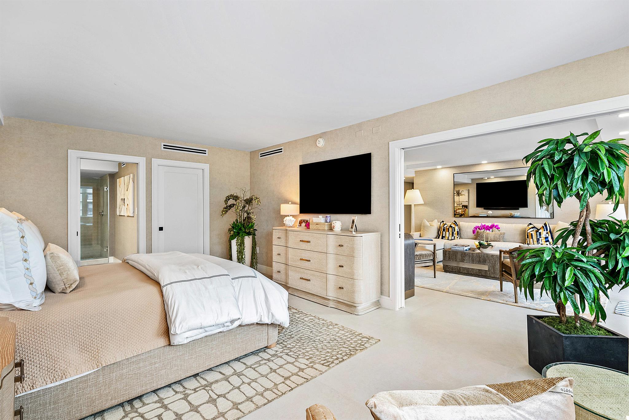 CARLYLE HOUSE CONDO - Residential