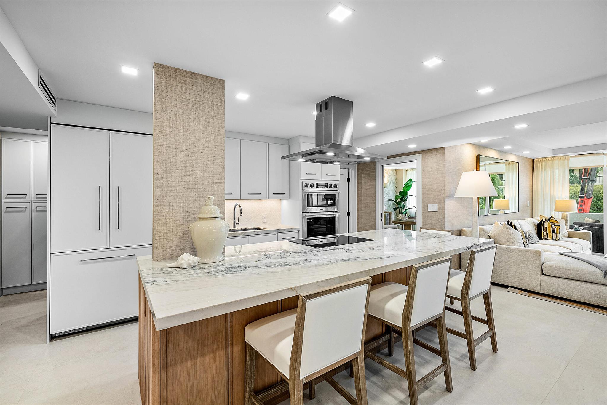 CARLYLE HOUSE CONDO - Residential