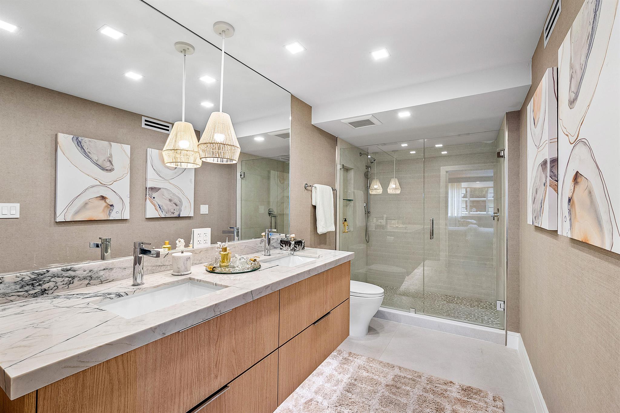 CARLYLE HOUSE CONDO - Residential