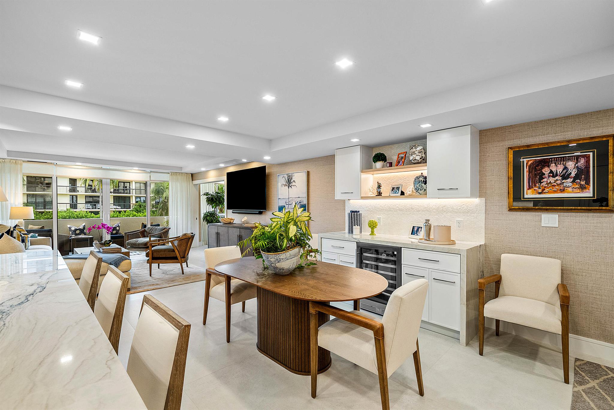 CARLYLE HOUSE CONDO - Residential