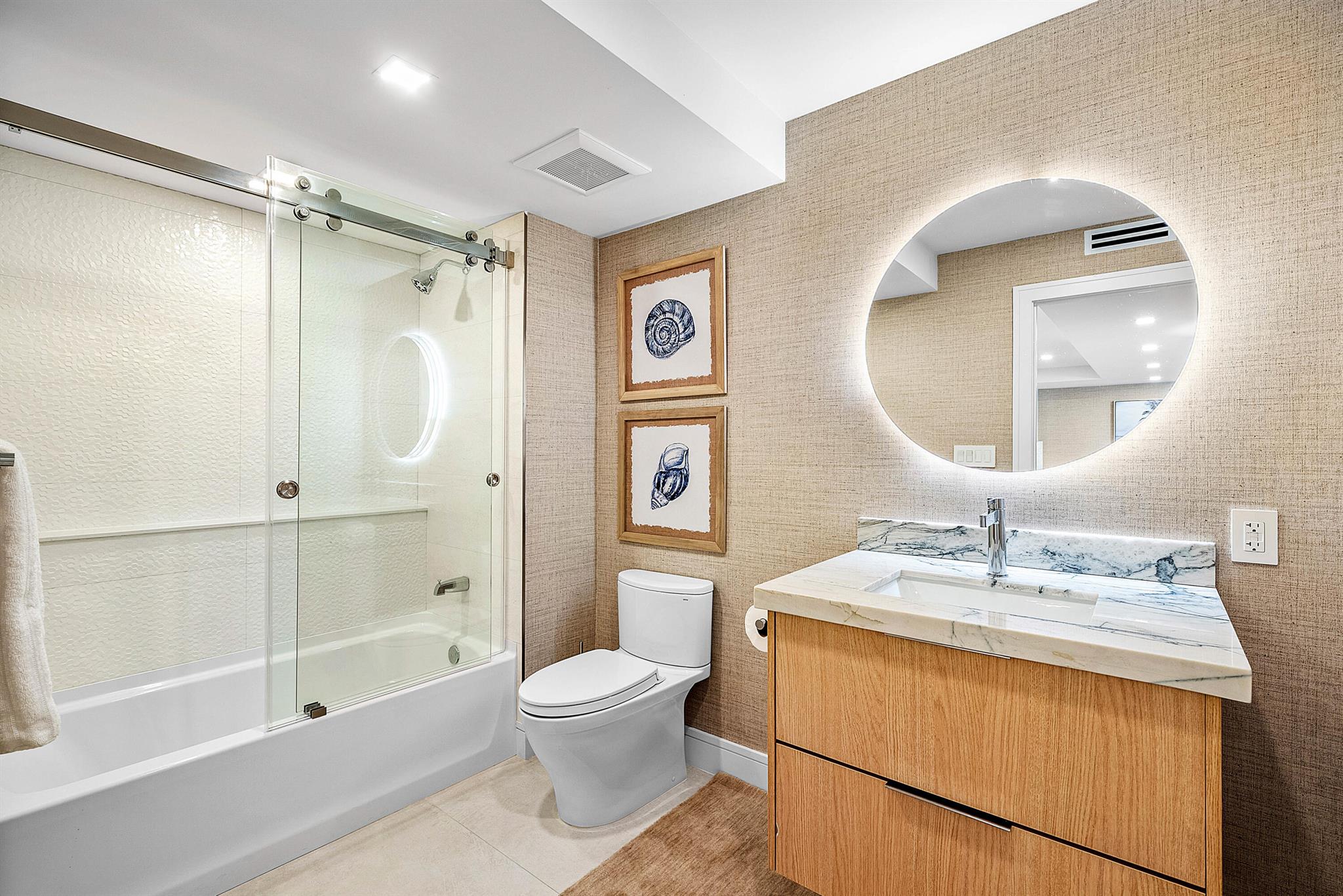 CARLYLE HOUSE CONDO - Residential