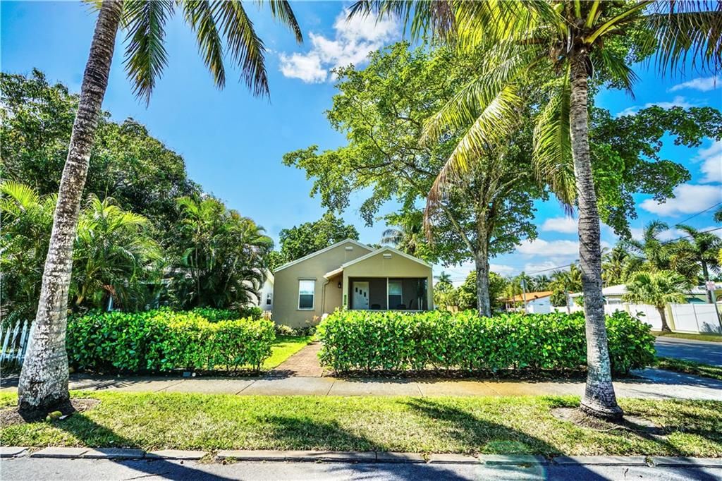 Photo of 1556 Jefferson St, Hollywood, FL 33020 (MLS # F10328131)