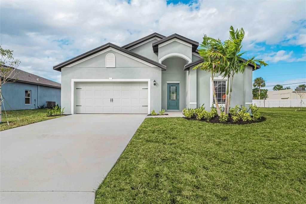 Photo of 1165 SE Mendoza Avenue, Port Saint Lucie, FL 34952 (MLS # F10483989)