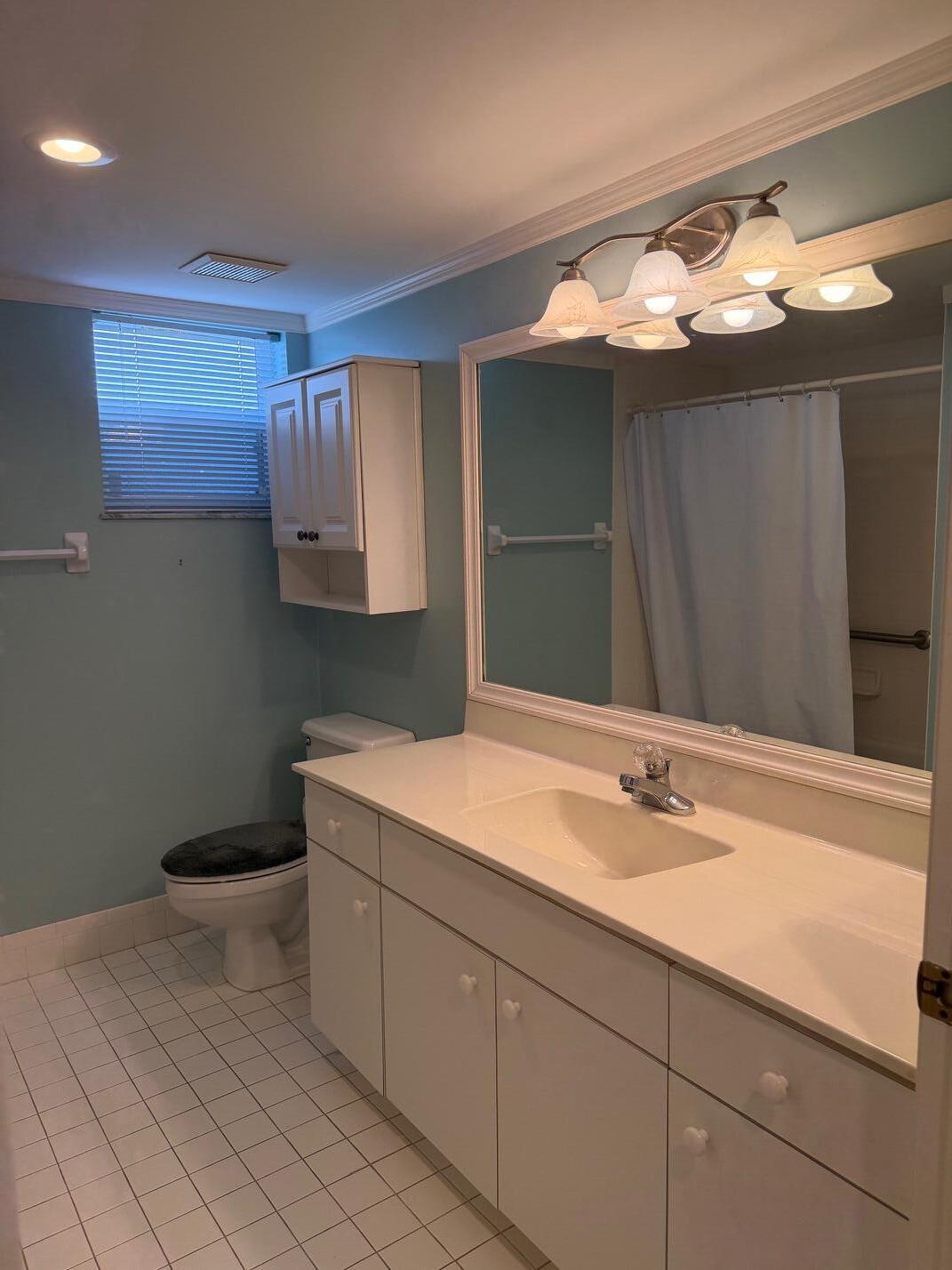 GROVE ISLE EAST CONDOMINIUM - Residential Lease