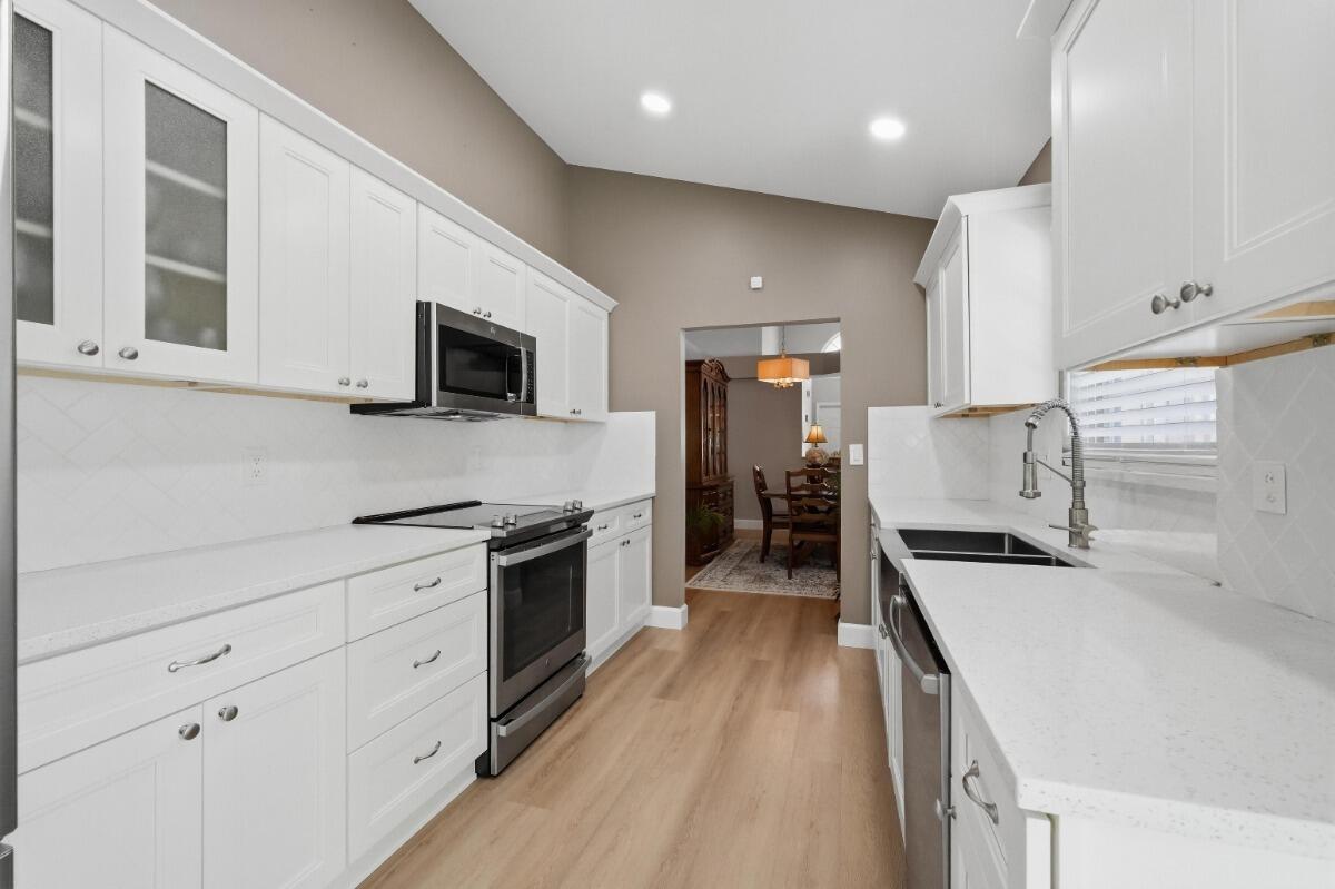 215 NW 117th Way, Coral Springs, FL, 33071/$500,000 3 215 NW 117th Way