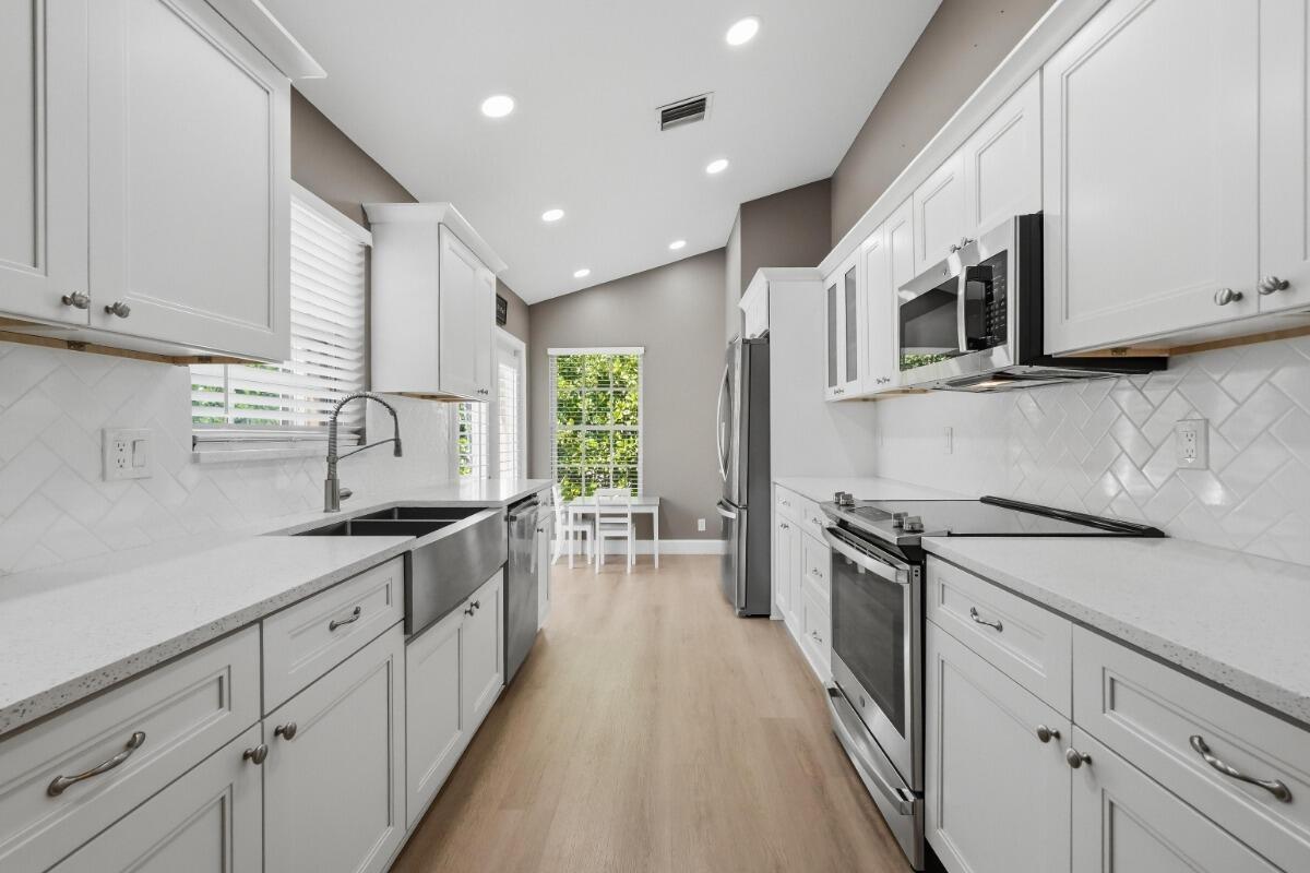 215 NW 117th Way, Coral Springs, FL, 33071/$500,000 1 215 NW 117th Way