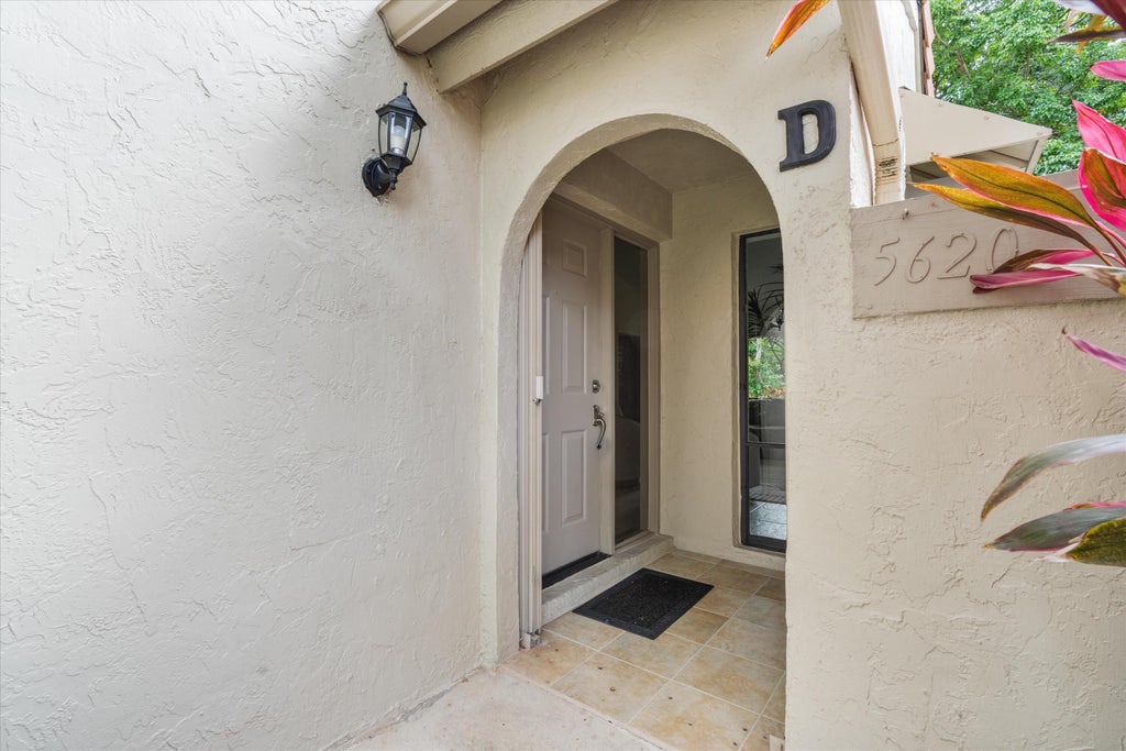 Photo of 5620 Coach House Circle #D, Boca Raton, FL 33486 (MLS # R11098256)