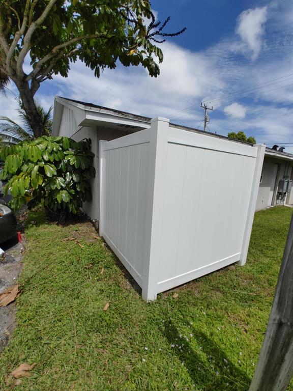 PALM BEACH GARDENS ESTATES - Residential Income