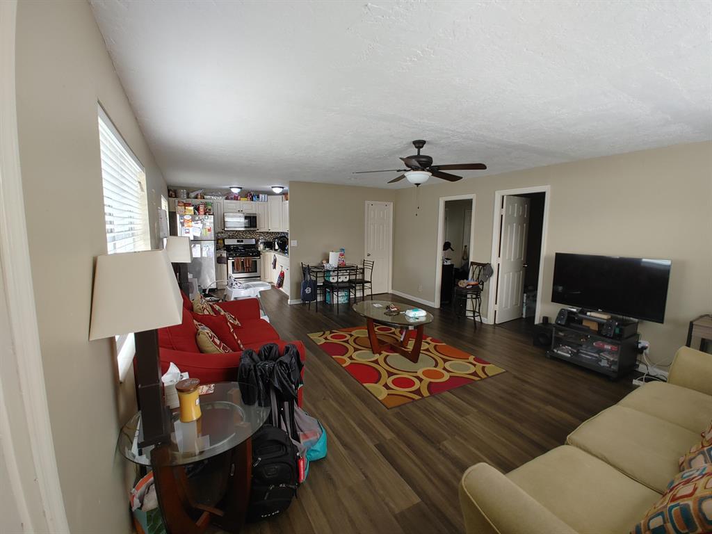 PALM BEACH GARDENS ESTATES - Residential Income