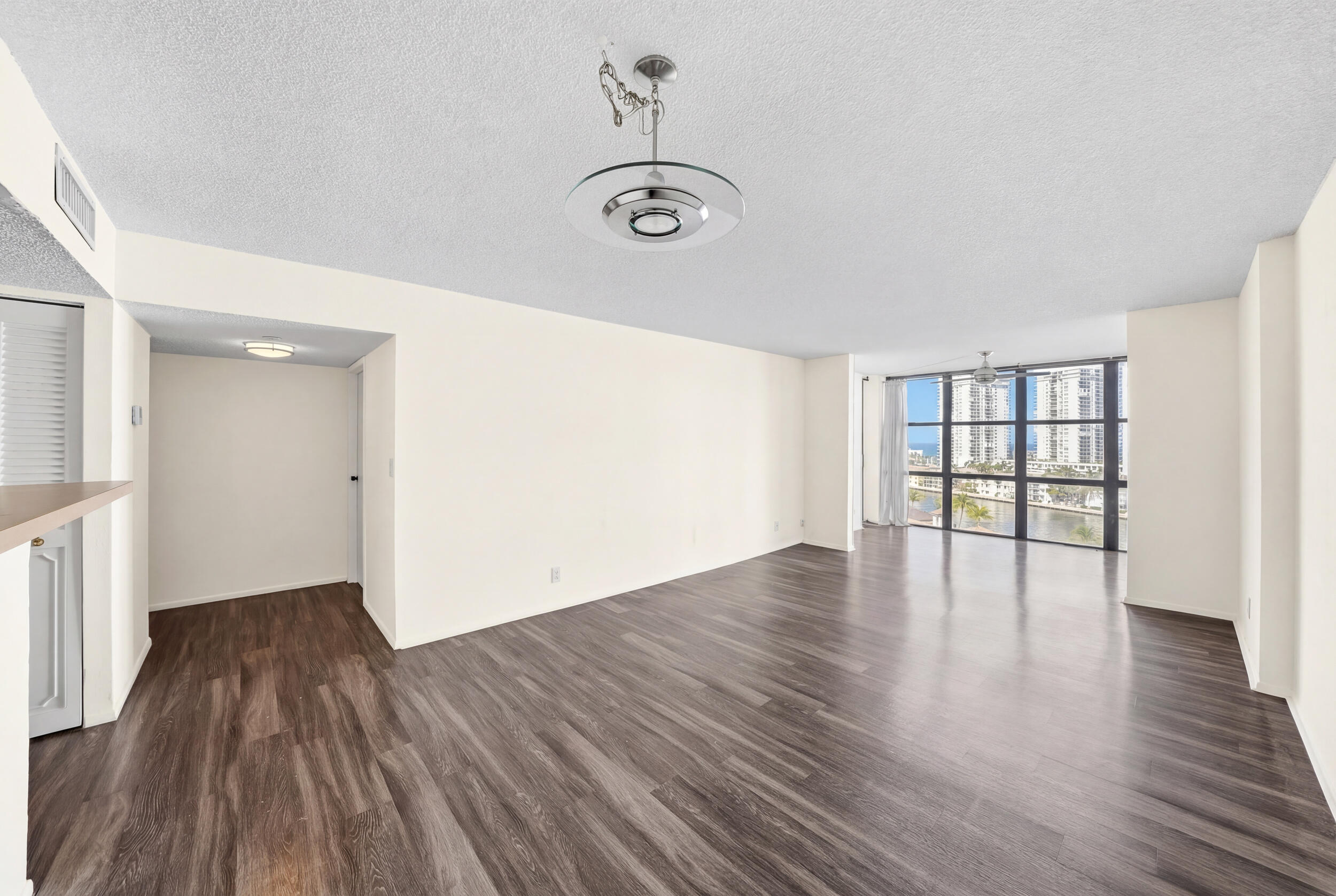 OCEANVIEW PARK CONDO - Residential Lease