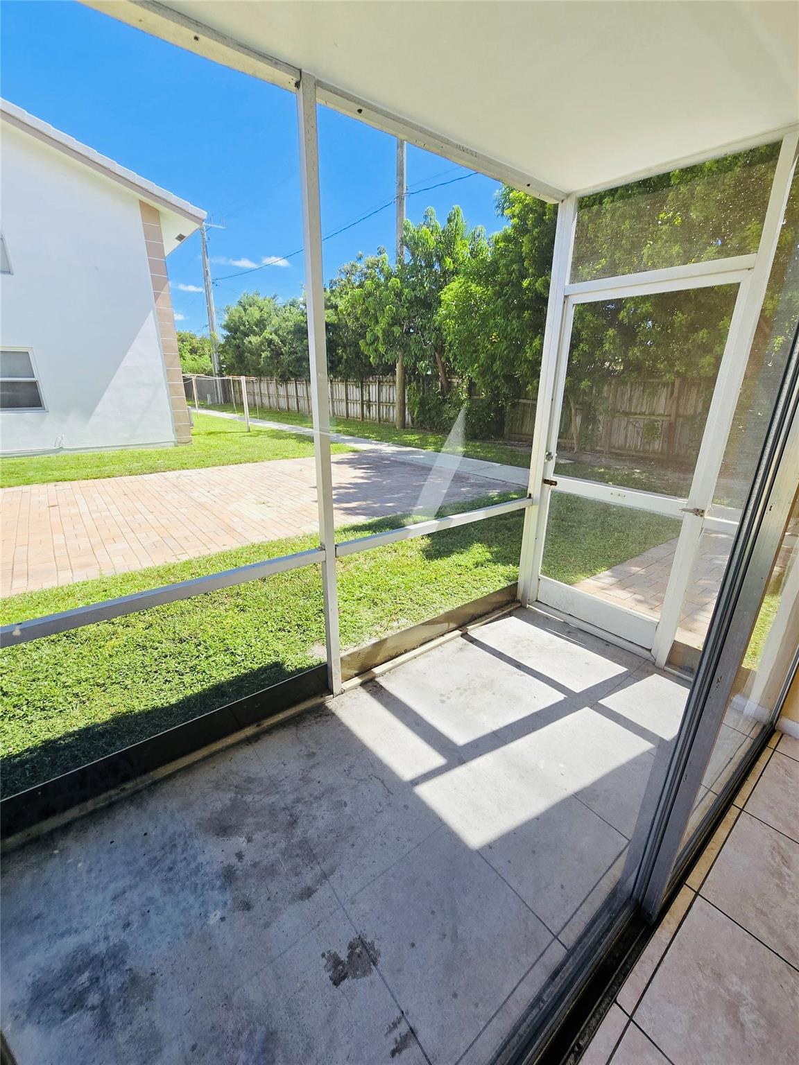 Coral Manor Apts Condo - Residential Lease