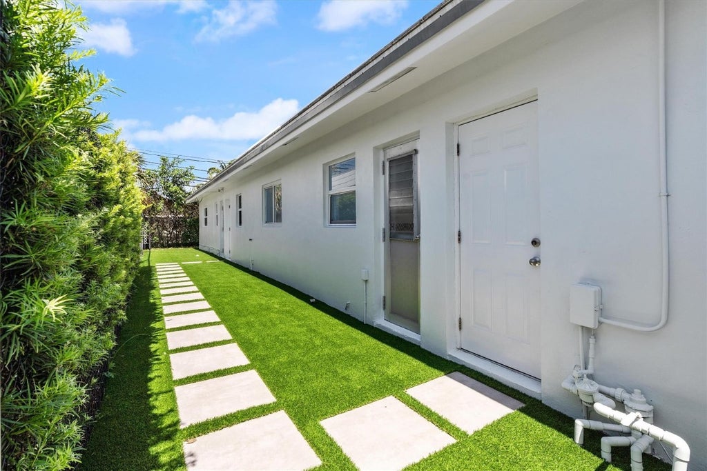 Photo of 1531 SE 23rd Avenue #3, Pompano Beach, FL 33062 (MLS # F10459898)