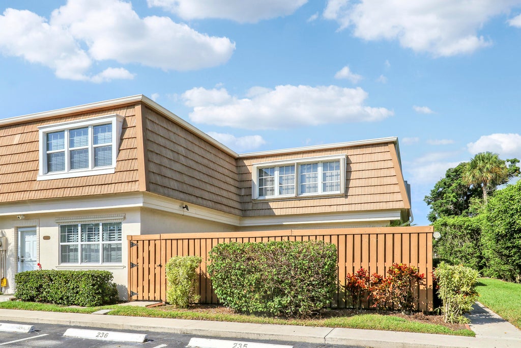 Photo of 4348 HAZEL Avenue #D, Palm Beach Gardens, FL 33410 (MLS # B26062850)