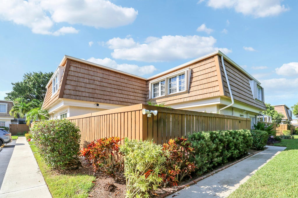 Photo of 4348 HAZEL Avenue #D, Palm Beach Gardens, FL 33410 (MLS # B26062850)
