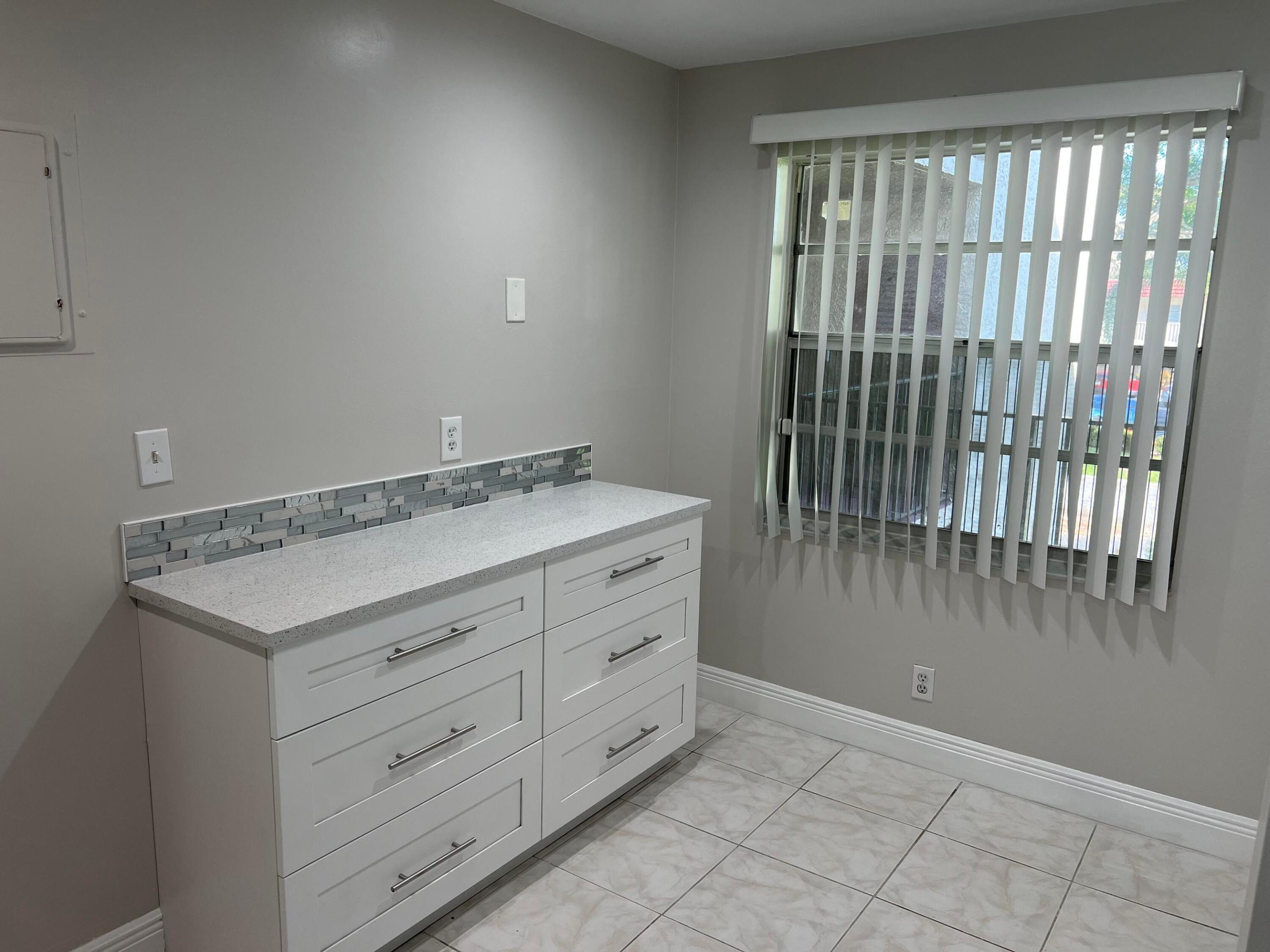 24 Abbey Lane 204