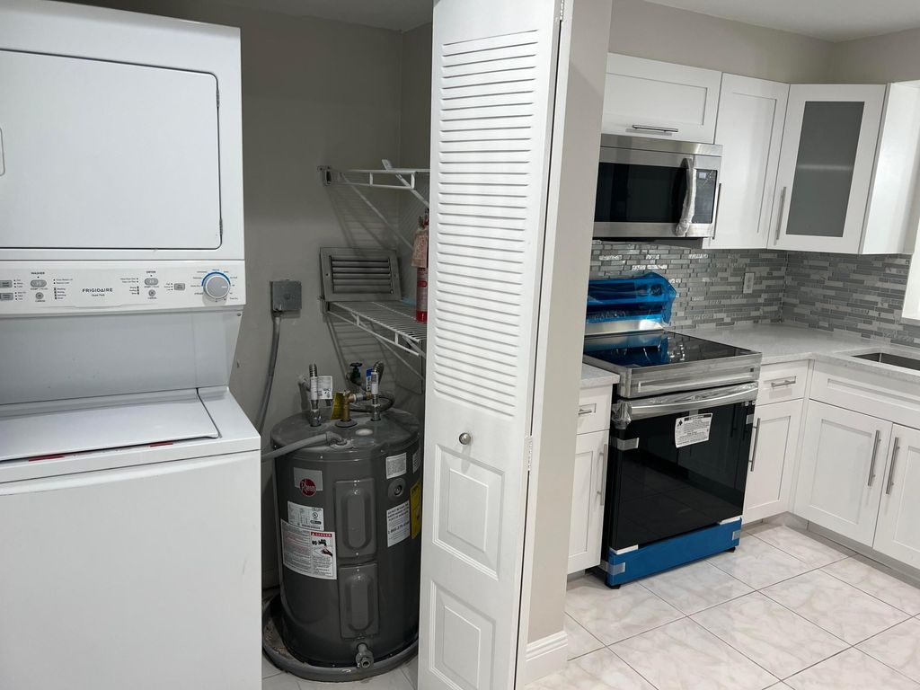Photo of 24 Abbey Lane #204, Delray Beach, FL 33446 (MLS # B26038607)
