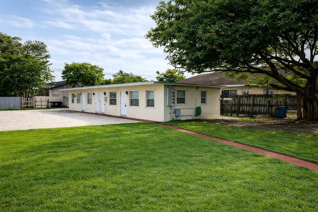 Photo of 316 NE 3rd Street #4, Hallandale Beach, FL 33009 (MLS # B26016666)