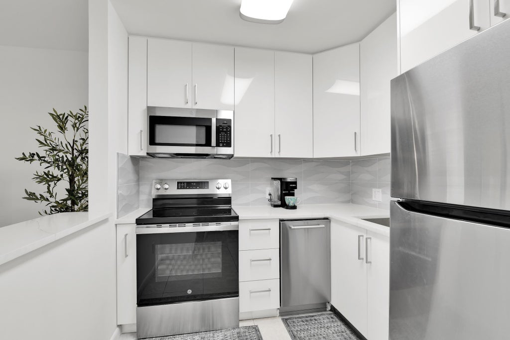 Photo of 175 Fanshaw E, Boca Raton, FL 33434 (MLS # B26040721)