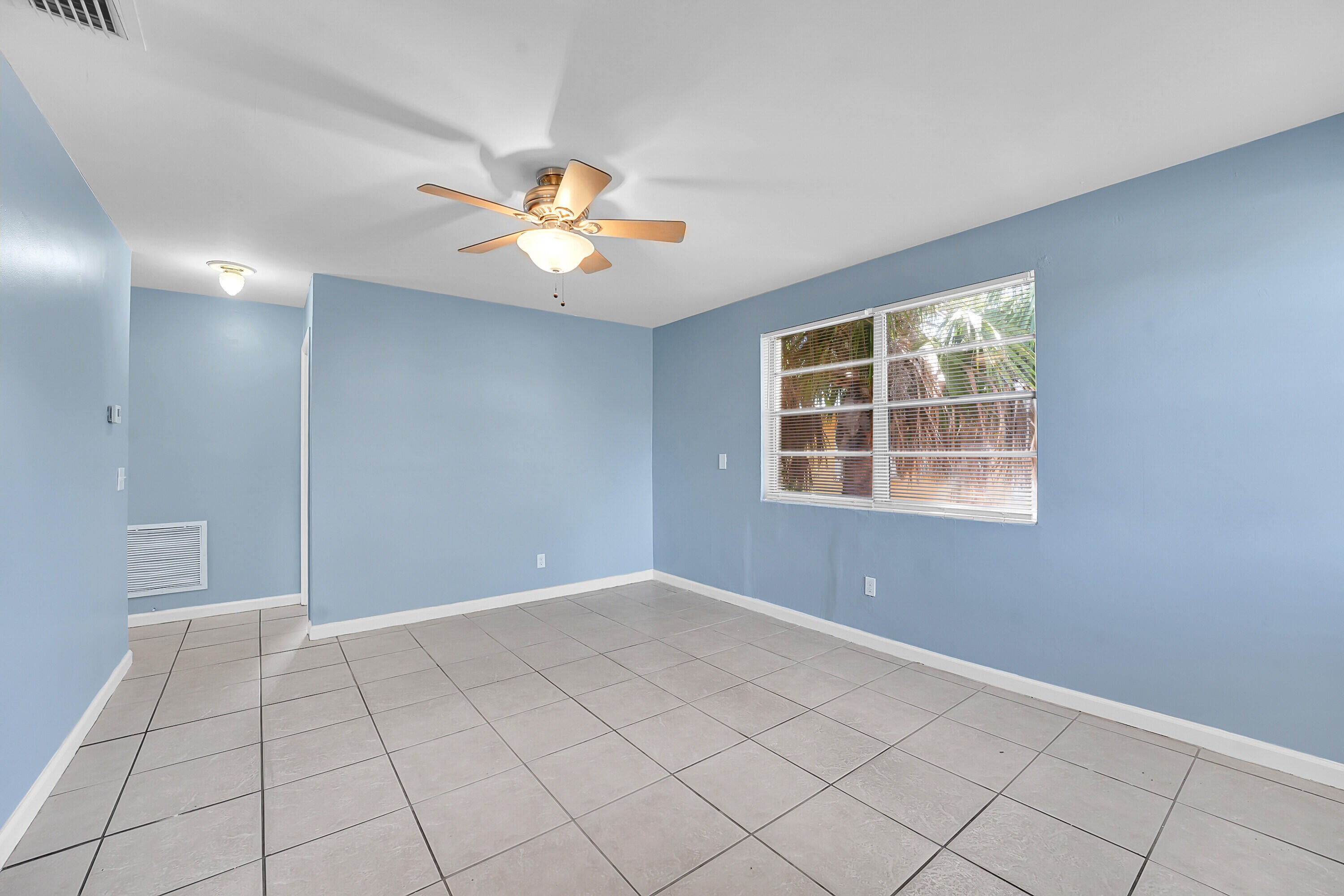 1208 W 32ND Street